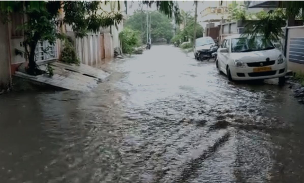 Rains Continue: వదలనంటున్న వాన.. హై అలర్ట్