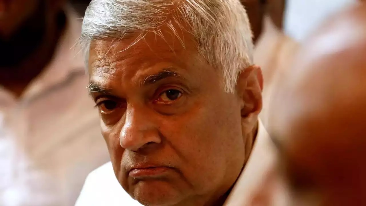 Srilanka Economic Crisis: ప్రధాని ఇంటికి నిప్పు.. శ్రీలంకలో ఉద్రిక్త పరిస్థితులు