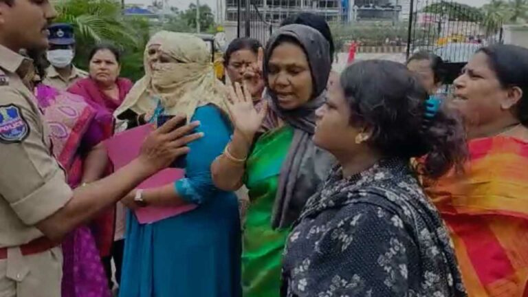 RC Puram Police Station: నిత్యపెళ్ళికొడుకుపై మహిళా సంఘాల ఆగ్రహం