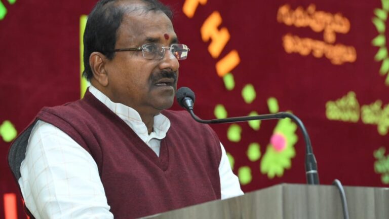 Somu Veerraju: దేవాలయాలకు భక్తులు ఇచ్చిన కానుకలపై క్లారిటీ ఇవ్వండి