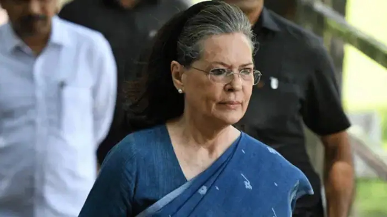 Sonia Gandhi: Sonia Gandhi who attended the ED inquiry.. Congress concerns across the country