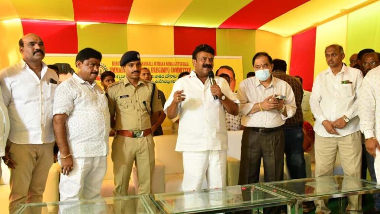 Talasani Srinivas Yadav: బోనాల పండుగలో గ్రూప్‌ రాజకీయాలు సృష్టించొద్దు