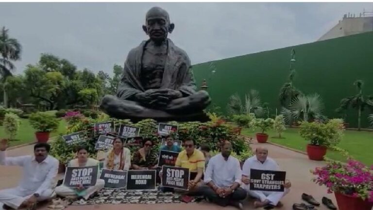 Delhi: టీఆర్ఎస్ ఎంపీల ధర్నా..మోదీకి వ్యతిరేకంగా నినాదాలు