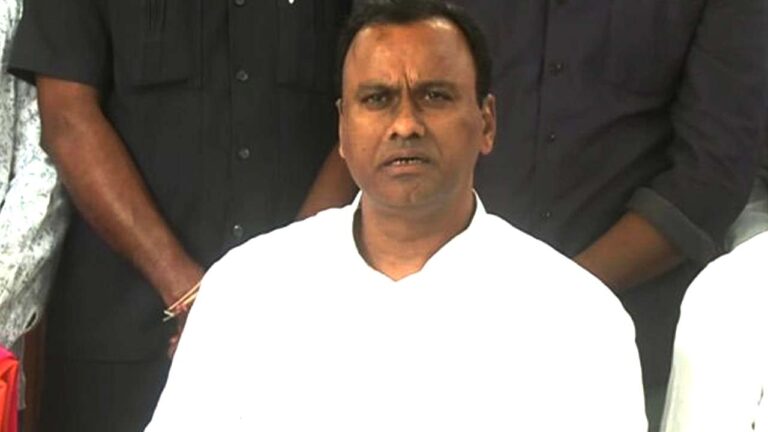 Komatireddy Raj Gopal Reddy: కేసీఆర్ ట్రాప్ లో పడను.. టీఆర్‌ఎస్‌ ను ఓడించడమే లక్ష్యం