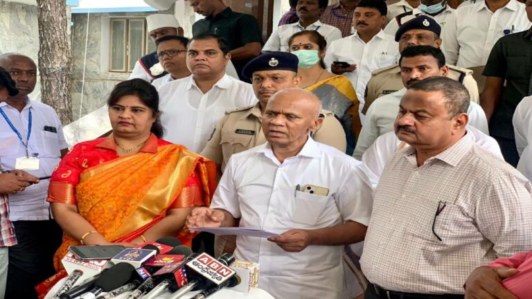 Tirumala: టీటీడీ కీలక నిర్ణయం .. అప్పుడు సర్వదర్శన భక్తులకే అనుమతి