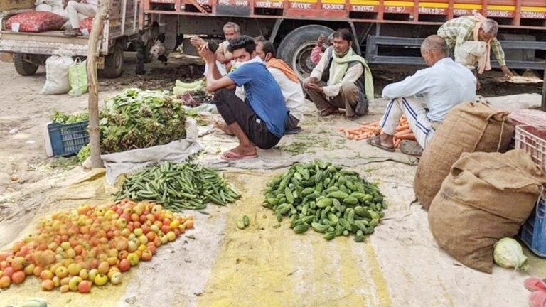 Hyderabad Rain Effect : ఖాళీగా రైతు బ‌జార్లు.. కుళ్లుతున్న కూర‌గాయలు