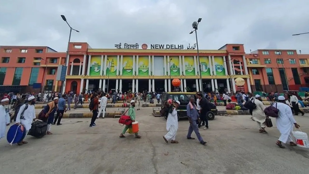Delhi: 30-year-old woman gang-raped at Delhi railway station