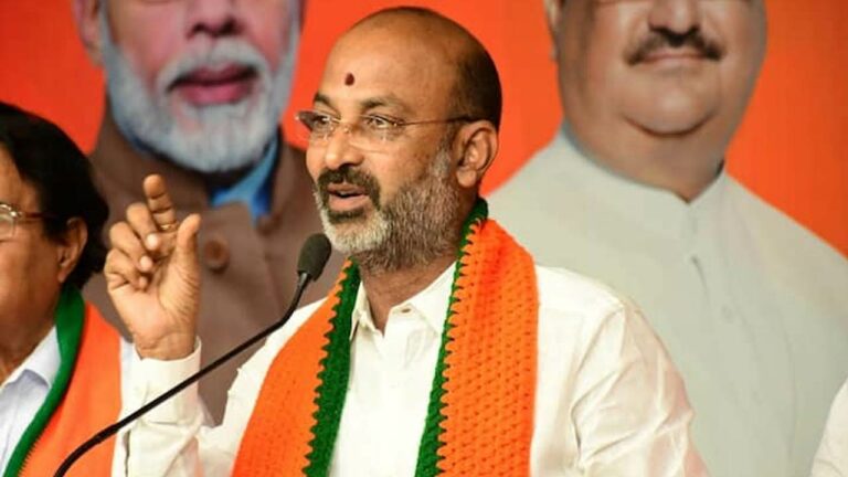 Bandi Sanjay : బాధితులపైనా లాఠీఛార్జ్ చేయడం అత్యంత దుర్మార్గం