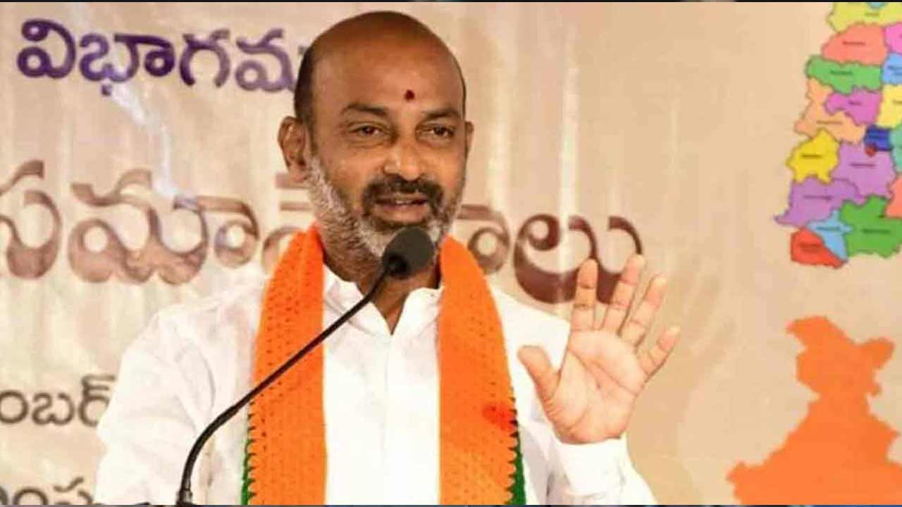 Bandi Sanjay : మిషన్ భగీరథ అట్టర్ ఫ్లాప్.. నల్లా నీళ్లిస్తున్నట్లు గ్రామ సభల్లో తీర్మానం చేయించే దమ్ముందా?