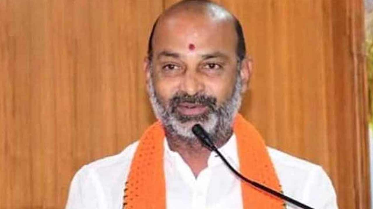 Bandi Sanjay: హిందువుల సహనాన్ని పిరికితనంగా భావించొద్దు.. నిమజ్జనానికి ఏర్పాట్లు చేయకపోతే ఏం చేయాలో మాకు తెలుసు..!