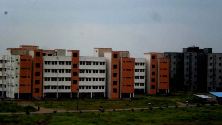 Basara IIIT: ఇది ట్రబుల్ ఐటీ.. మొన్న సబితా, నిన్న తమిళిసై వెళ్లినా అంతే..!