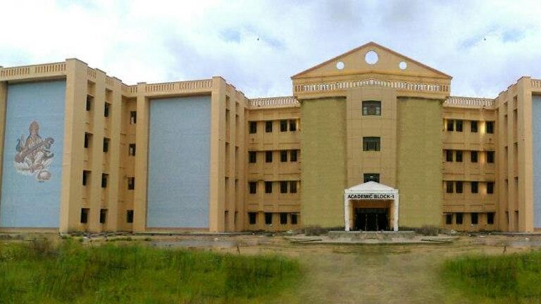 Basara IIIT : మంత్రి ఇంద్రకరణ్‌ రెడ్డిని కలిసిన బాస‌ర ట్రిపుల్ ఐటీ ఇంచార్జీ వీసీ