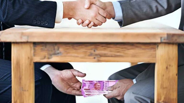 Bribe : బయటపడ్డ గజ్వేల్ మున్సిపల్ కార్యాలయ అధికారి అవినీతి బాగోతం