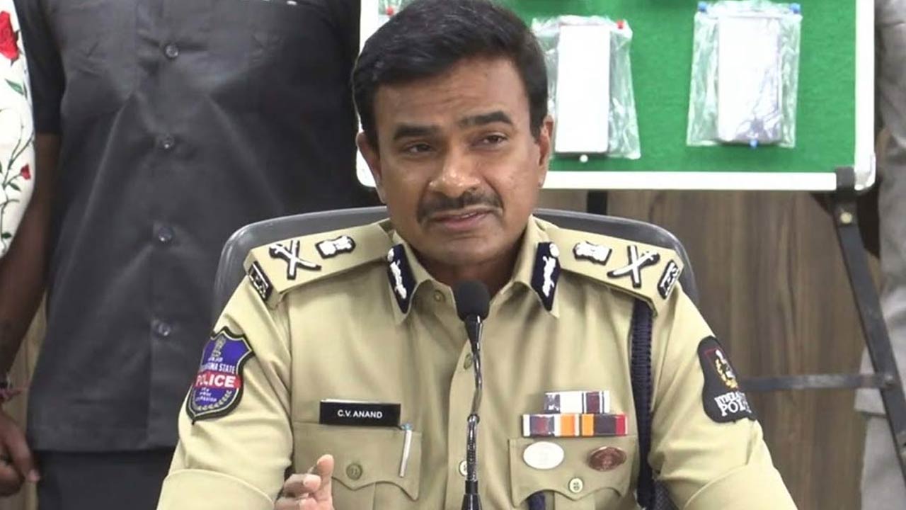 Hyderabad Police : పోలీస్ కంట్రోల్ రూం నెంబర్లు మారనున్నాయి