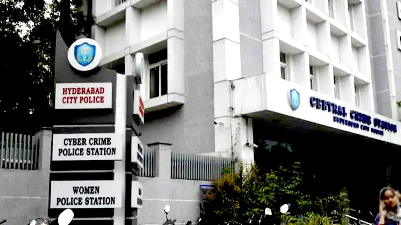 Cheating: హైదరాబాద్‌ లో ఘరానా మోసం.. రూ.16.10కోట్లు కాజేసిన తండ్రీకొడుకులు