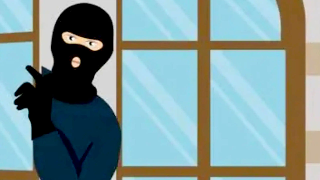 RGIA: విమానంలో ప్రయాణికులకు సాయం చేస్తూ నగదు స్వాహా చేస్తున్న ఘరానా దొంగ..పట్టుకున్న పోలీసులు