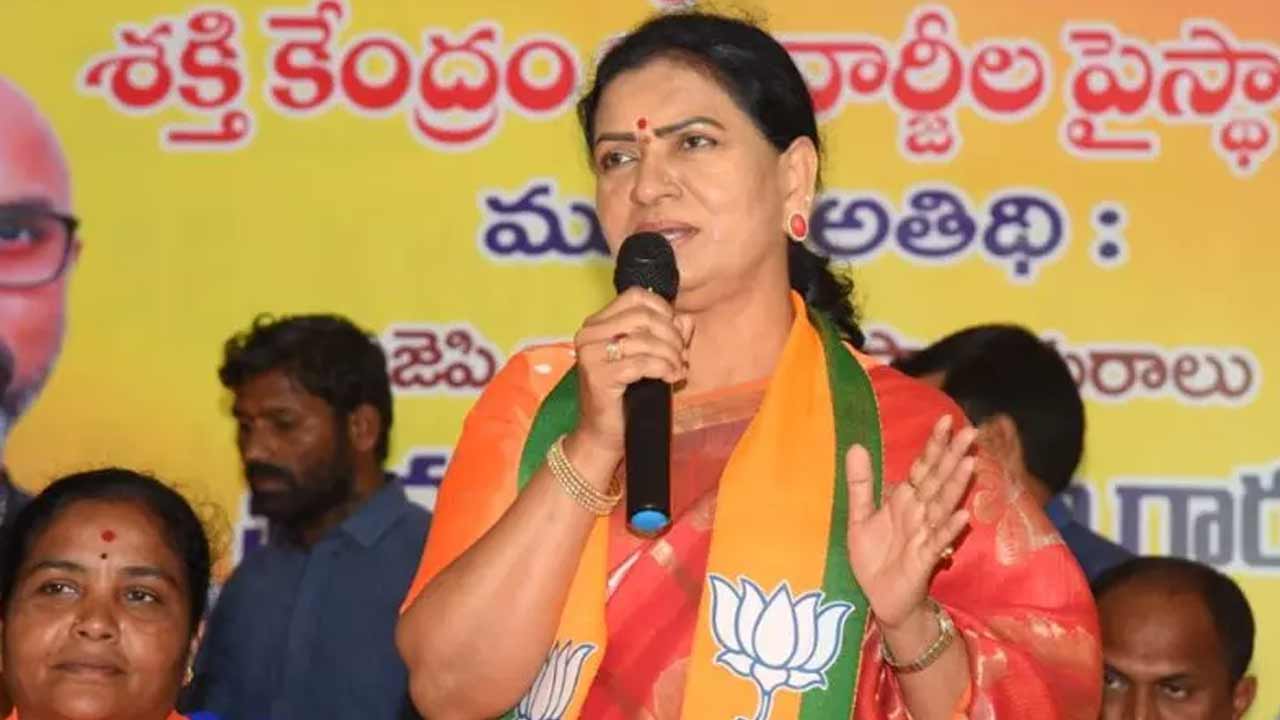 DK Aruna : యాదాద్రి పేరుతో వందల కోట్ల ధనాన్ని మింగారు