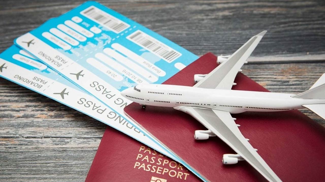 DGCA : ప్రయాణికులకు షాక్‌.. పెరుగనున్న విమాన టికెట్ల ధరలు..