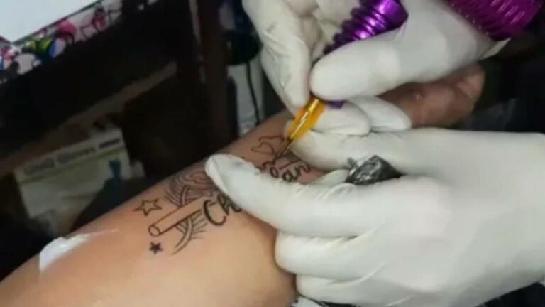 Uttar Pradesh: కక్కుర్తి పడి టాటూస్ వేయించుకున్నారు.. హెచ్ఐవీ కొని తెచ్చుకున్నారు.