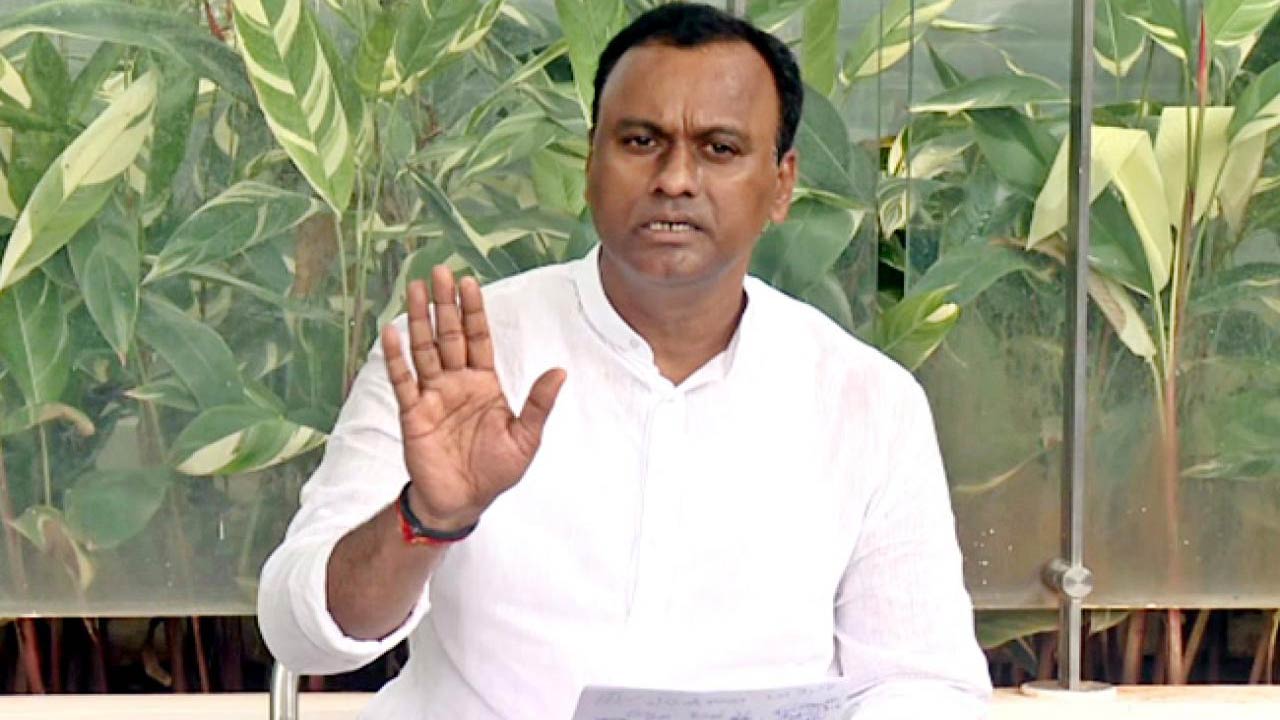 Komatireddy Rajgopal Reddy : భువనగిరిలో బీఆర్‌ఎస్‌ లేదు.. బీజేపీతోనే మాకు పోటీ