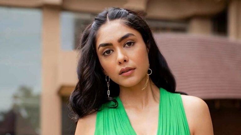 Mrunal Thakur : కోటి పాట పాడుతున్న సీత!?