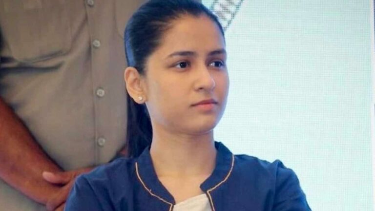 Naina Jaiswal Father : నైనా జైస్వాల్‌ని కావాలనే టార్గెట్ చేసి వేధిస్తున్నాడు