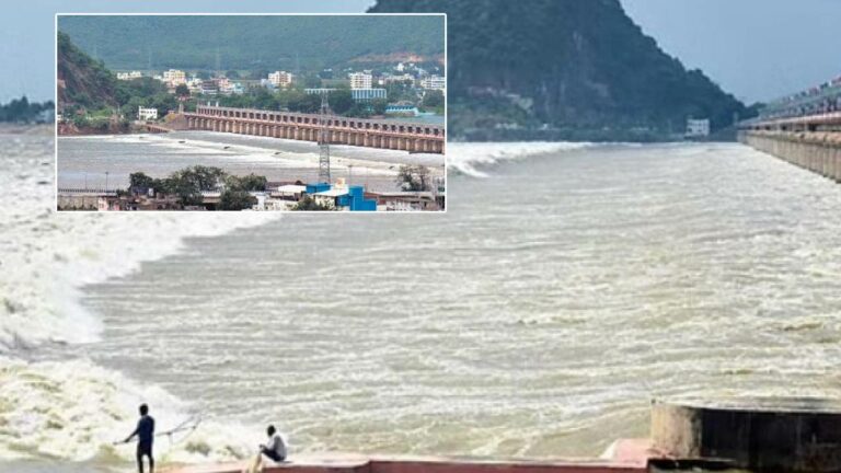 Flood Warning at Prakasam Barrage: ప్రకాశం బ్యారేజ్‌కు పెరిగిన వరద.. మొదటి ప్రమాద హెచ్చరిక జారీ