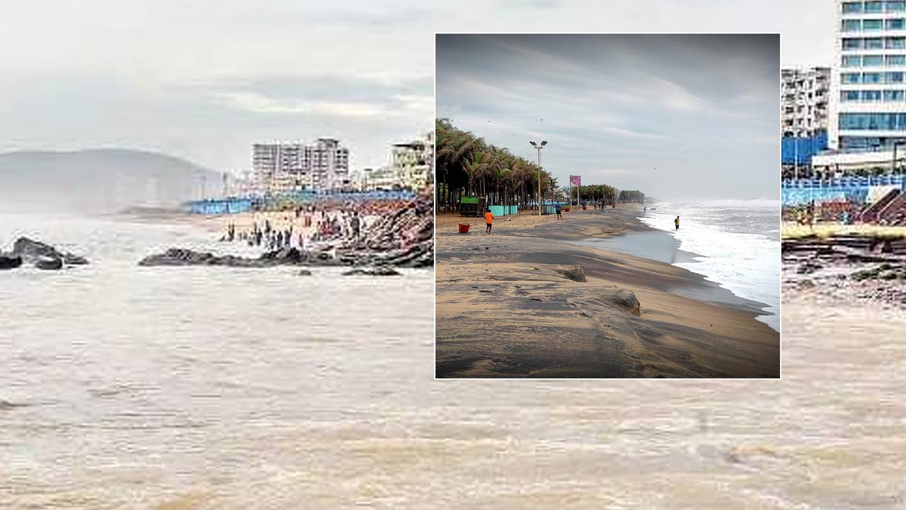 Black Sand: రంగు మారుతోన్న సముద్రం.. ఏం జరిగిందబ్బా..?