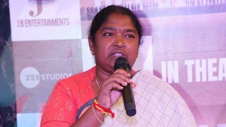 MLA Seethakka : ప్రజాసేవకు డబ్బు సంచులకు మధ్య ఎన్నికల యుద్ధం మొదలవుతుంది