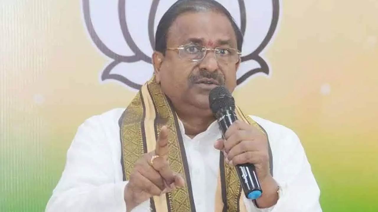 Somu Veerraju: ఇద్దరూ కలిసి రాజధాని లేకుండా చేశారు.. ఛాలెంజ్‌ చేస్తున్న బీజేపీ ఏం చేసిందో చెప్పడానికి..!
