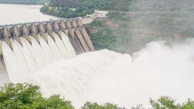 Srisailam Dam: శ్రీశైలం డ్యామ్‌ 8 గేట్లు ఎత్తివేత.. పర్యాటకుల తాకిడి