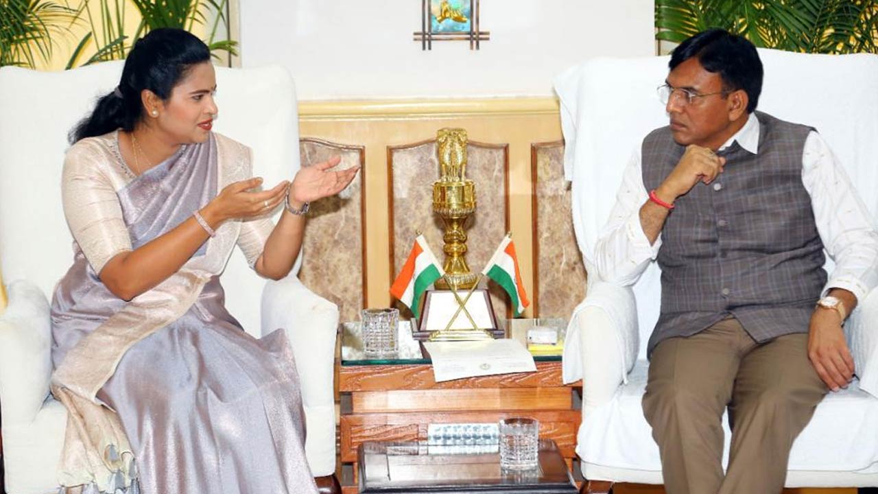 Vidadala Rajini: కేంద్ర ఆరోగ్యశాఖ మంత్రితో విడదల రజిని భేటీ.. విలేజ్‌ క్లినిక్‌ కాన్సెఫ్ట్‌పై కేంద్రం ప్రశంసలు