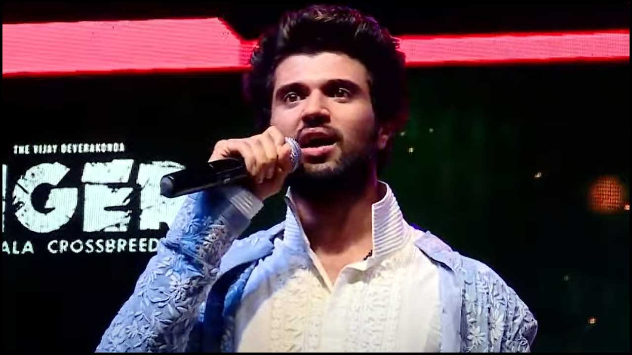 Vijay Deverakonda: పూరీ, చార్మీ నావైపు చూస్తుంటే.. ‘మెంటల్’ అని చెప్పేశా