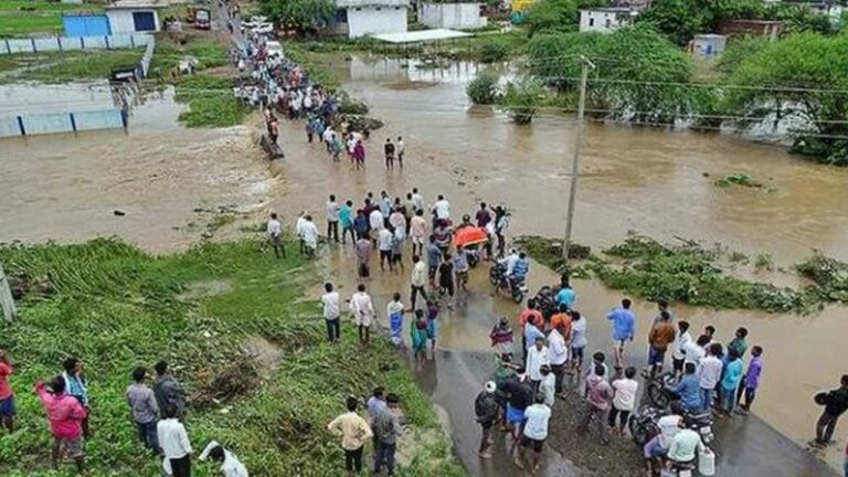Rain in Adilabad : ఆదిలాబాద్‌లో భారీ వర్షాలు.. పొంగుతున్న వాగులు, వంకలు..