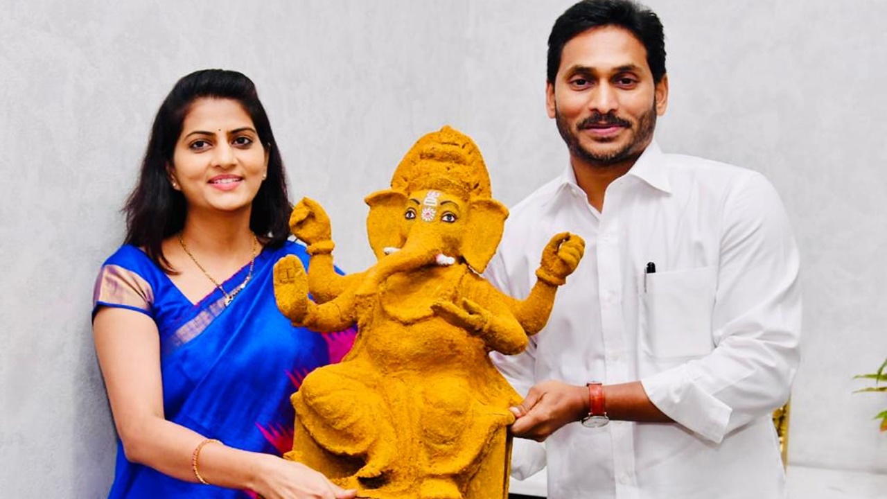 Andhra Pradesh: ఏపీ సీఎం జగన్‌ను కలిసిన ‘సేవ్ దేశీ కౌస్’ క్యాంపెయినర్