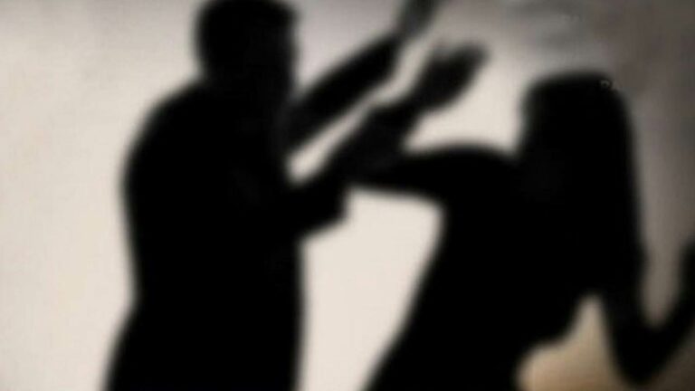 Andhra Pradesh: కోరిక తీర్చలేద‌ని మ‌హిళపై దాడి.. తీవ్రగాయాలతో ఆస్పత్రికి బాధితురాలు..