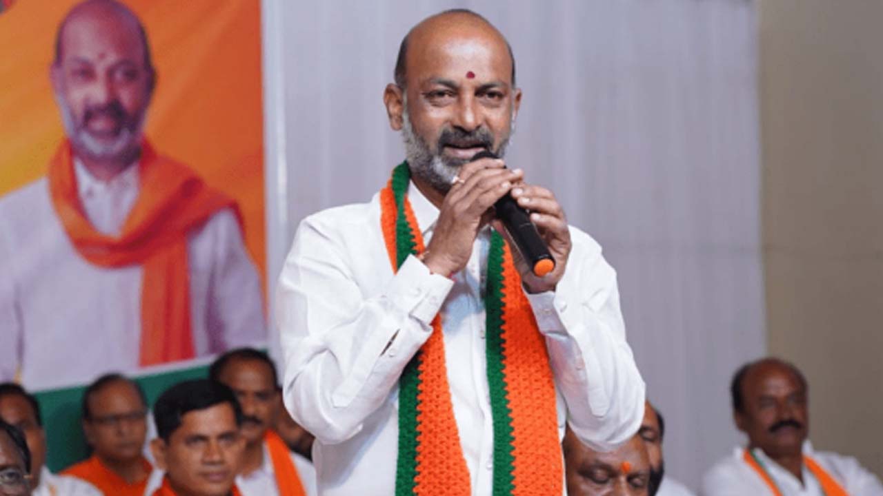 Bandi Sanjay: పేదల ప్రాణాల కంటే.. కేసీఆర్ సర్కార్‌కు పేరు ప్రఖ్యాతలే ముఖ్యమా?