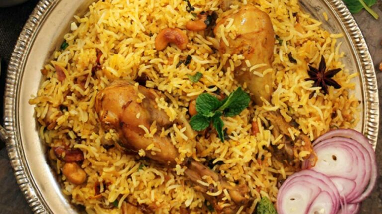 Hyderabad Biryani: హైదరాబాద్ బిర్యానీలో పురుగులు.. ఒక్కసారి తినేటప్పుడు చూసుకోవాలమ్మా