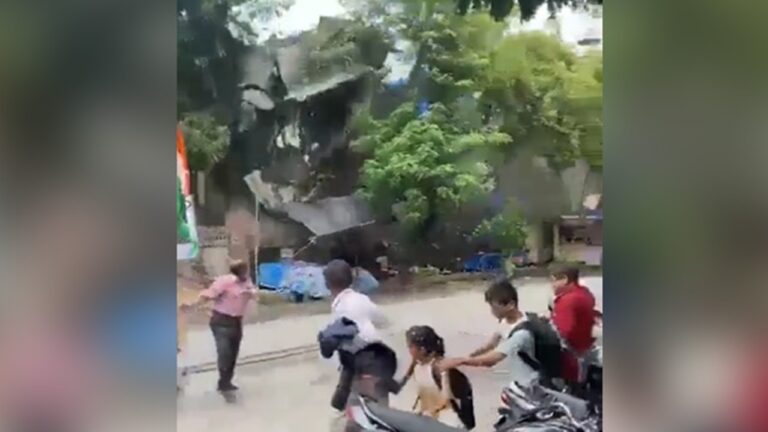 Mumbai: కుప్పకూలిన నాలుగంతస్తుల భవనం..