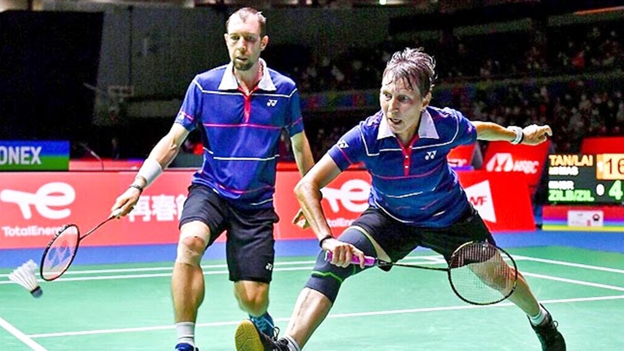 BWF Championship 2022: 64 ఏళ్ల వయసులో కుమారుడితో కలిసి చరిత్ర సృష్టించిన తల్లి