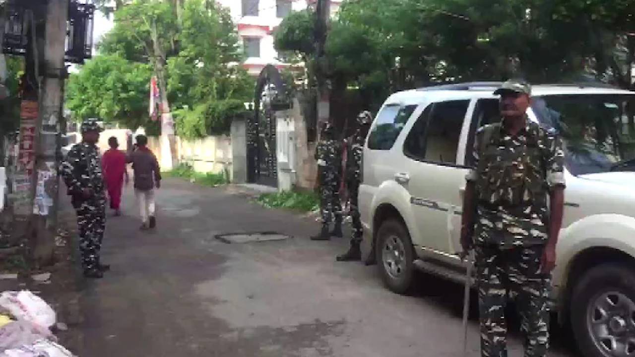 Bihar: లాలూ ప్రసాద్ యాదవ్ కు షాక్.. ఆర్జేడీ నేతల ఇళ్లపై సీబీఐ దాడులు