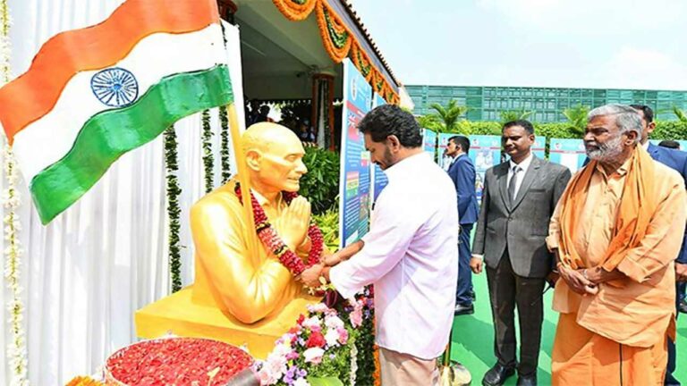 CM Jagan: త్రివర్ణ పతాకాన్ని గుండెల నిండా పెట్టుకున్న దేశ ప్రజలకు సెల్యూట్