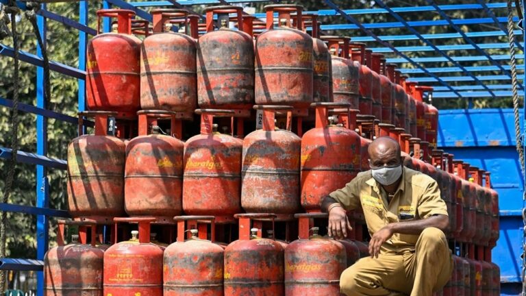 LPG Cylinder Price: గుడ్ న్యూస్.. తగ్గిన వాణిజ్య సిలిండర్ ధర