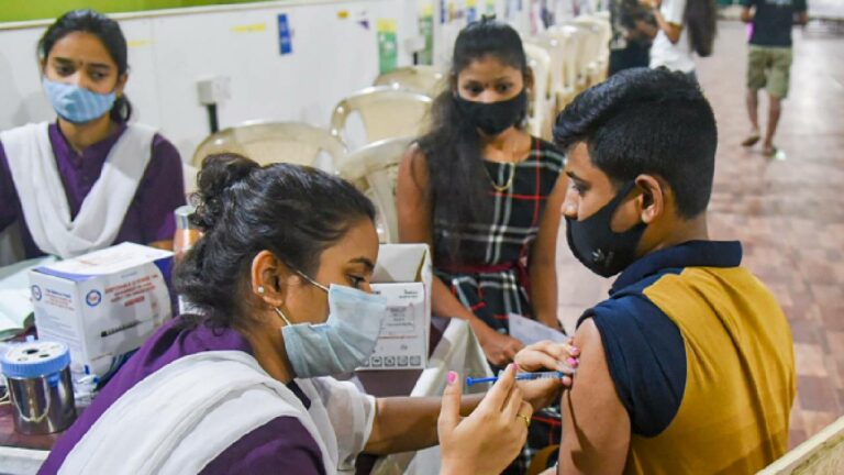 COVID 19: ఇండియాలో తగ్గుముఖం పట్టిన కరోనా .. 90 వేలకు దిగువన యాక్టివ్ కేసులు