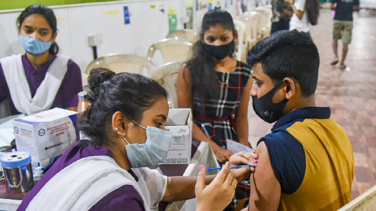 COVID 19: ఇండియాలో తగ్గుముఖం పట్టిన కరోనా .. 90 వేలకు దిగువన యాక్టివ్ కేసులు