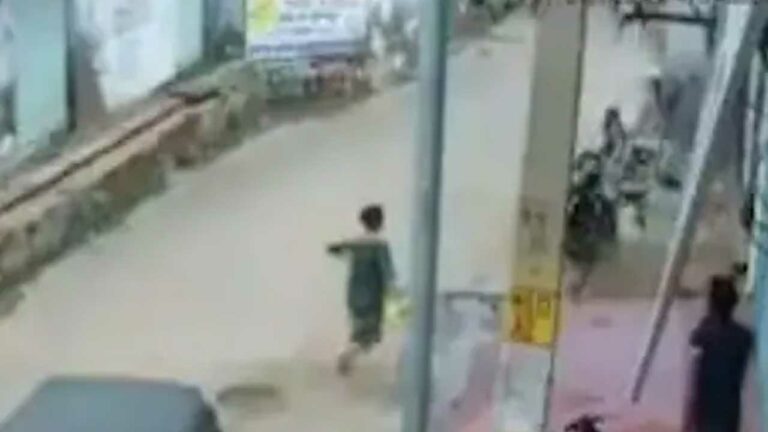 Father Tries To Kill Pregnant Daughter: దారుణం.. కడుపుతో ఉన్న కూతురిపైకి ఆటో ఎక్కించబోయిన తండ్రి..