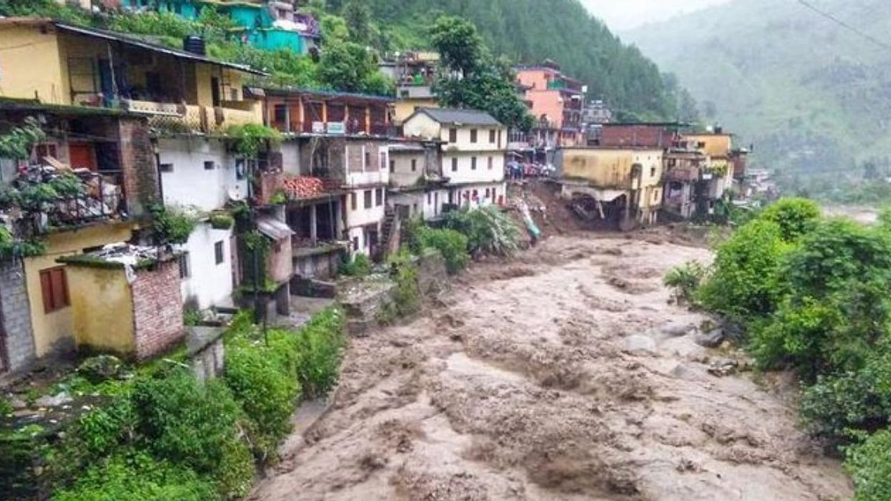 Uttarakhand: డెహ్రాడూన్‌ను తాకిన క్లౌడ్‌బరస్ట్.. రంగంలోకి ఎస్డీఆర్‌ఎఫ్ బృందాలు