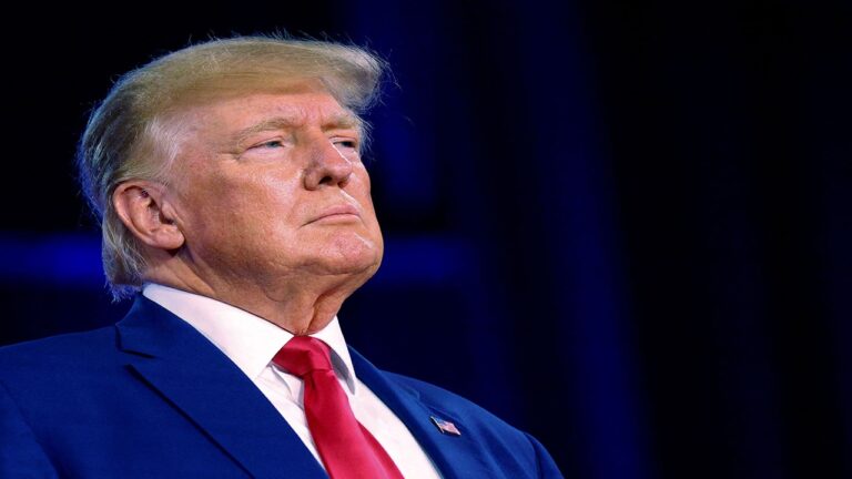 Donald Trump: ట్రంప్ ఇంట్లో వార్తాపత్రికలు, మ్యాగజైన్ల మధ్య దేశ రహస్య పత్రాలు..