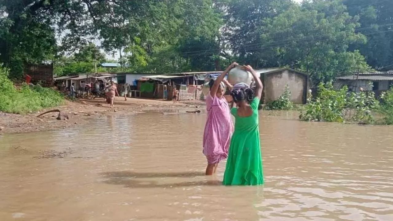 Godavari Flood Down: తగ్గుతున్న గోదావరి వరద.. వీడని లంక వాసుల కష్టాలు