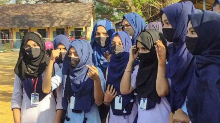 Hizab Controversy Supreme Notices: హిజాబ్ వివాదంపై కర్నాటకకు సుప్రీం నోటీసులు